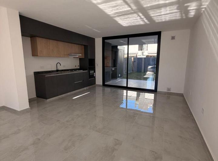 Casa · 110m² · 3 Ambientes · 1 Cochera