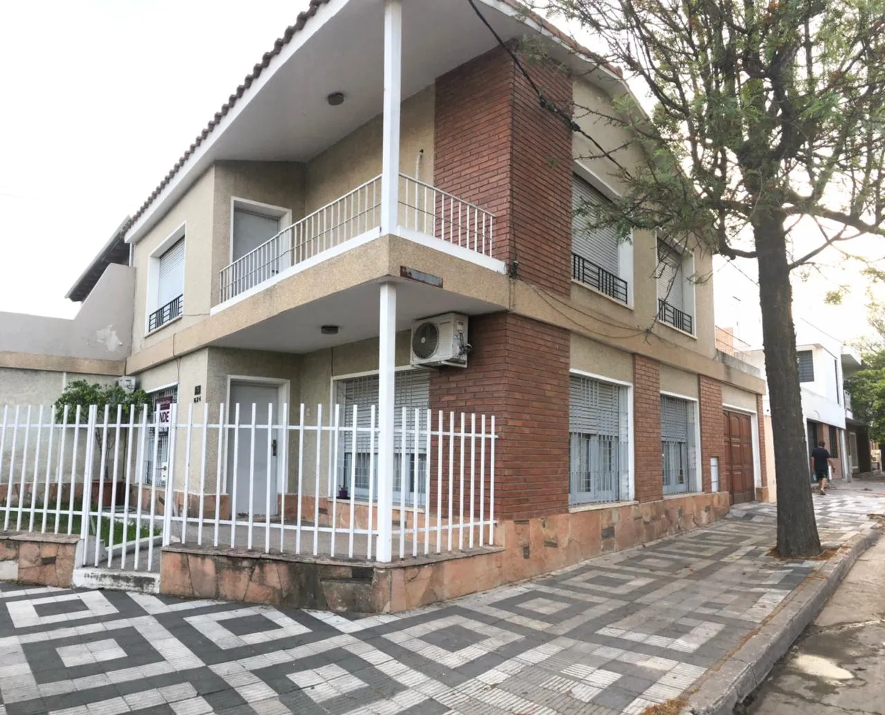 CASA EN VENTA - ALTO ALBERDI - ZONA AV DUARTE QUIROS