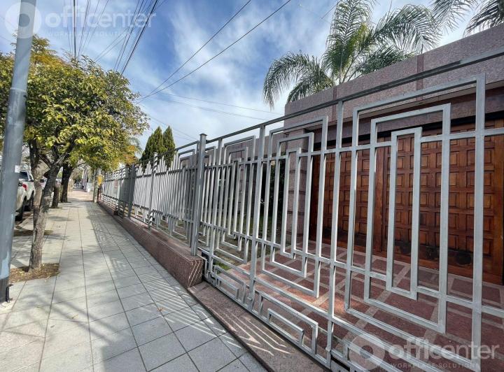 Casa · 493m² · 3 Dormitorios · 4 Cocheras