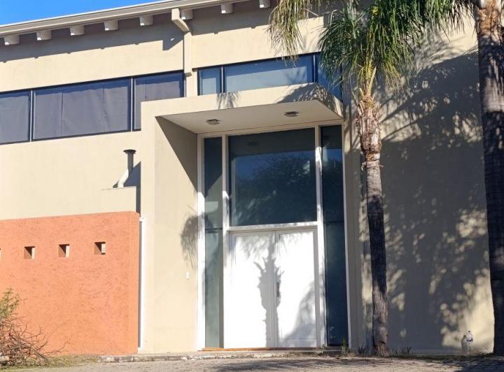 Casa · 400m² · 10 Ambientes · 2 Cocheras