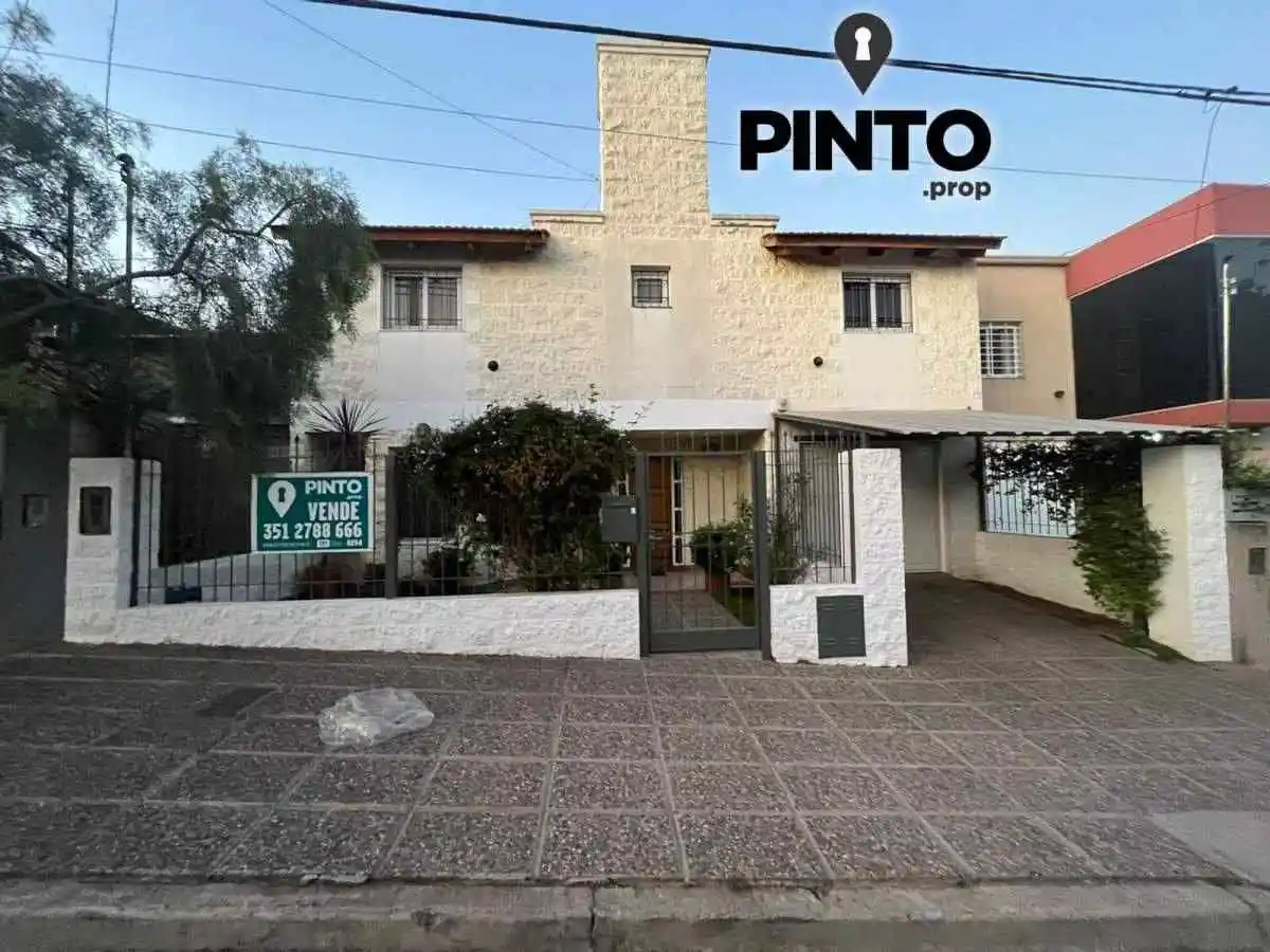 CASA VENTA LOMAS DEL CHATEAU 3 DORMITORIOS APPTO BANCOR PISCINA