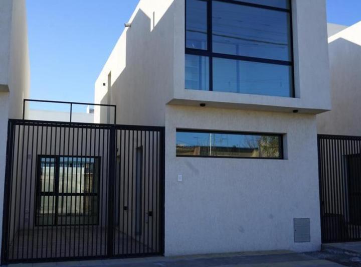 Casa · 88m² · 4 Ambientes · 1 Cochera