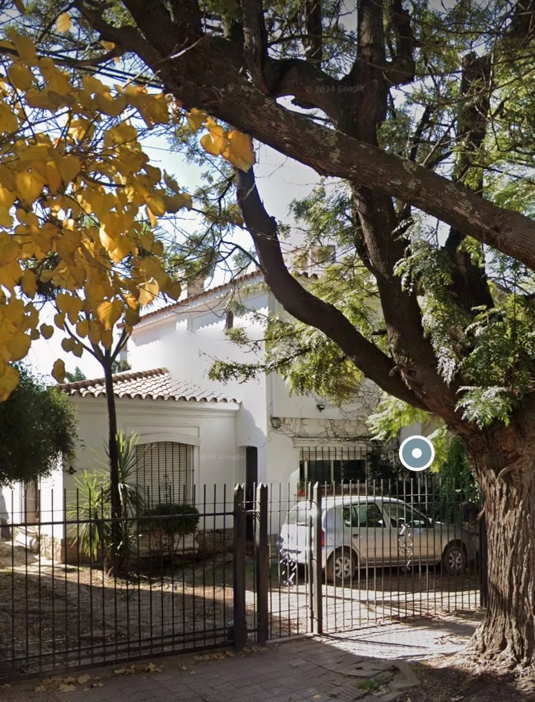 ROGELIO MARTINEZ. CASA DE ESTILO, EXCELENTE ESTADO. PISCINA