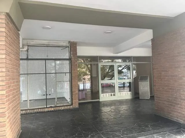 Sobre Av. Pueyrredón, 3 dormitorios con cochera. Oportunidad!