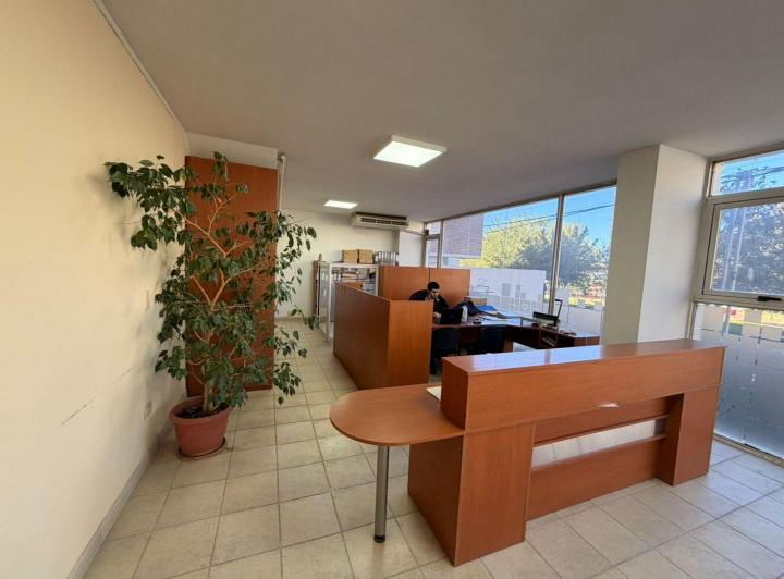 Oficina comercial · 150m² · 8 Ambientes