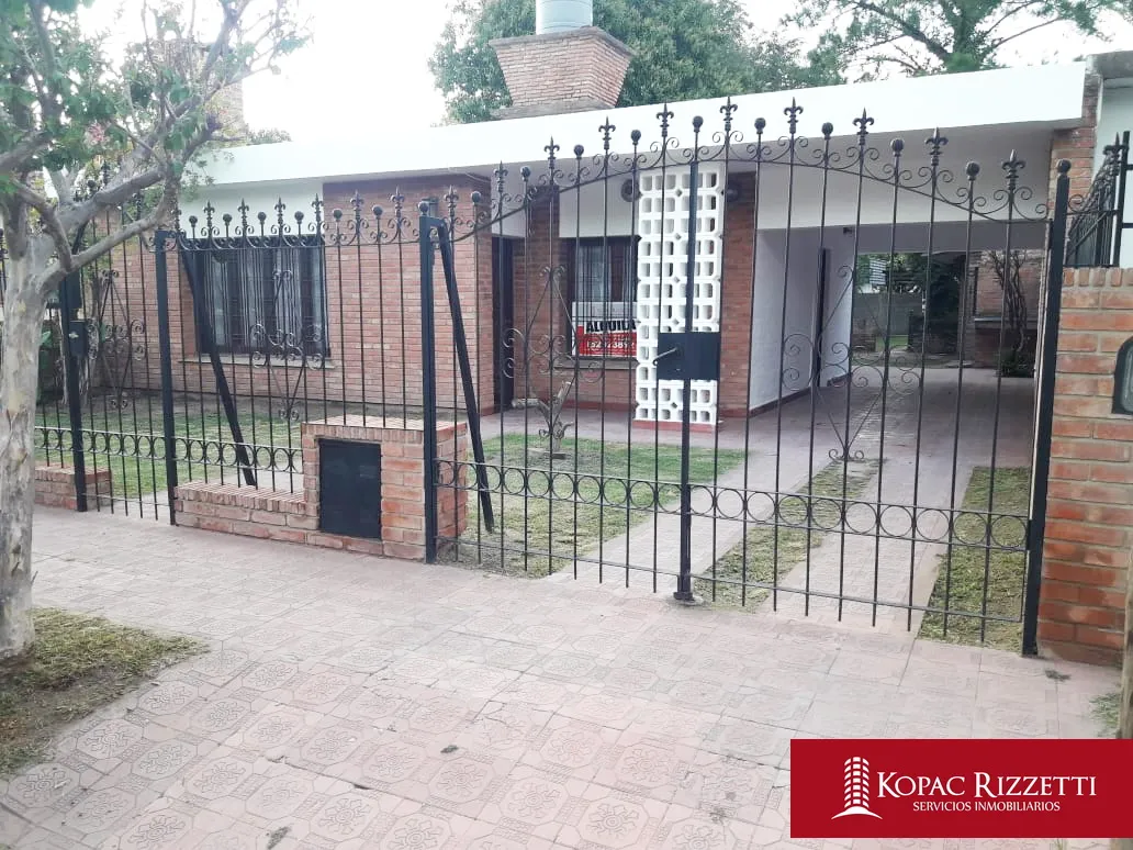 LOS BOULEVARES (BV BUENOS AIRES 175) - VENTA CASA 3 DORMITORIOS.