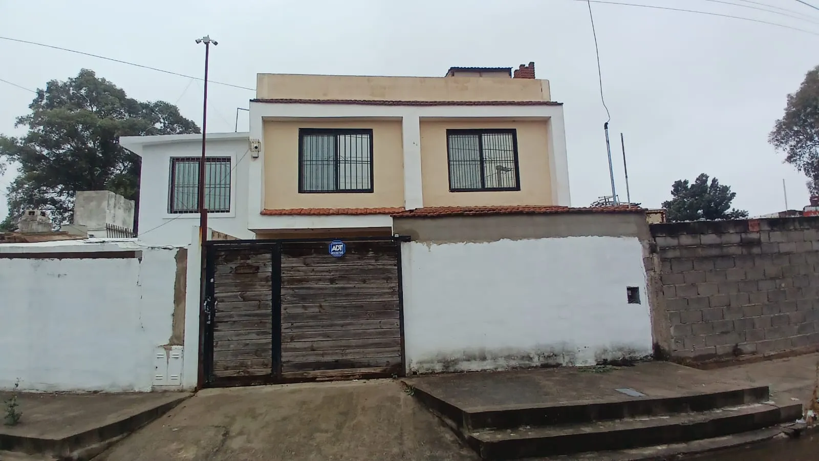 Sta Isabel II casa 4 dor 2 baños cochera y tza
