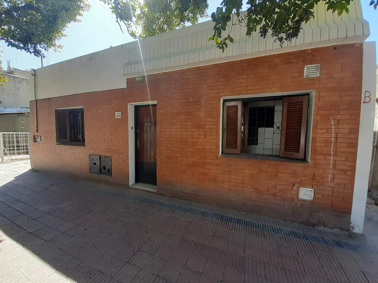 Casa 3 dormitorios más depto en B Gral Bustos