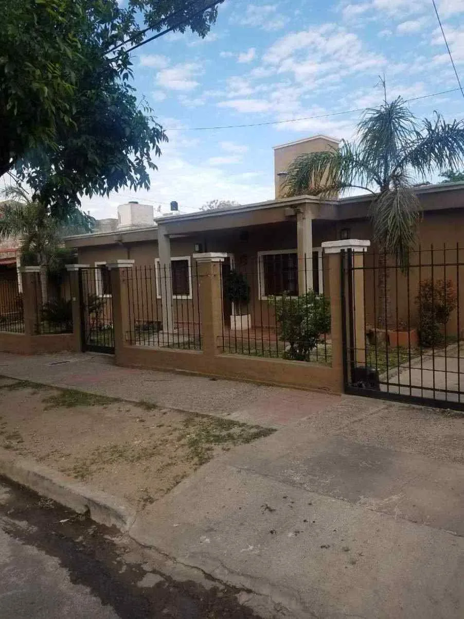 HERMOSA CASA EN QUEBRADA DE LAS ROSAS 3 DORM Y PISCINA