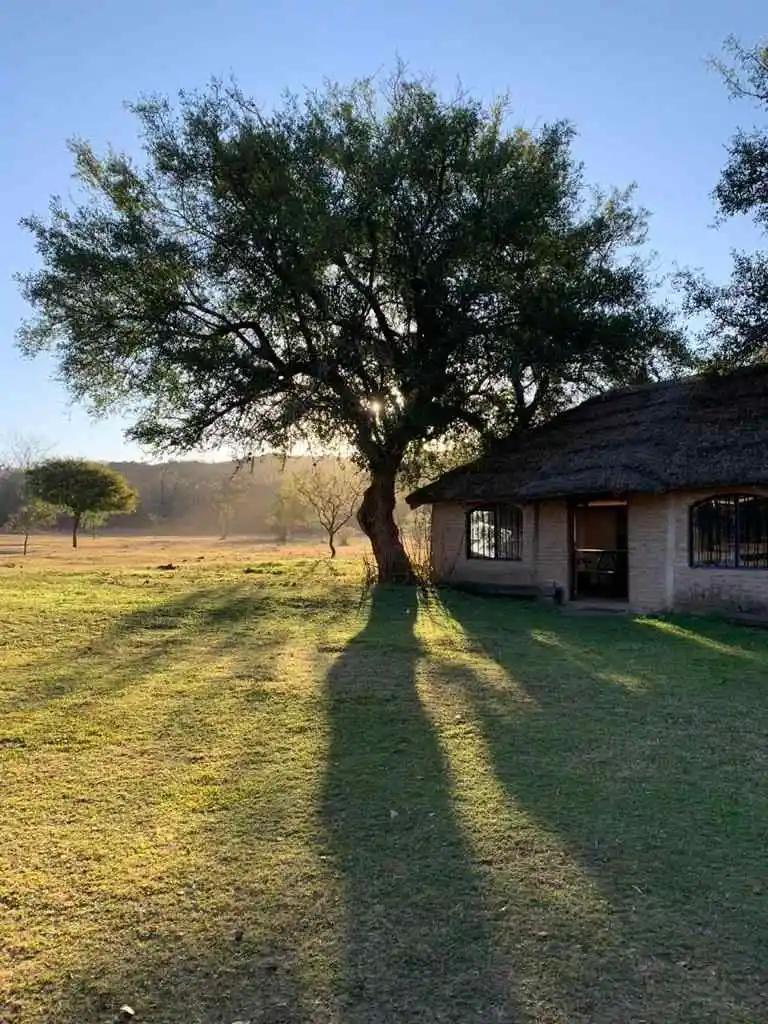 TERRENO EN VENTA - UNQUILLO SUP 6HAS , CASA , QUINCHO ,PILETA , ARROYO
