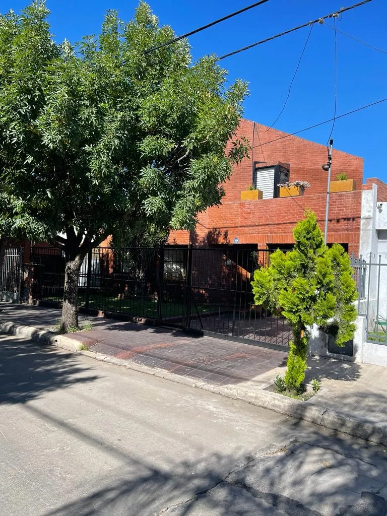 LOMAS DE SAN MARTIN - ZONA RESIDENCIAL - 2 DORMITORIOS , PARQUE , QUINCHO ,PILET...