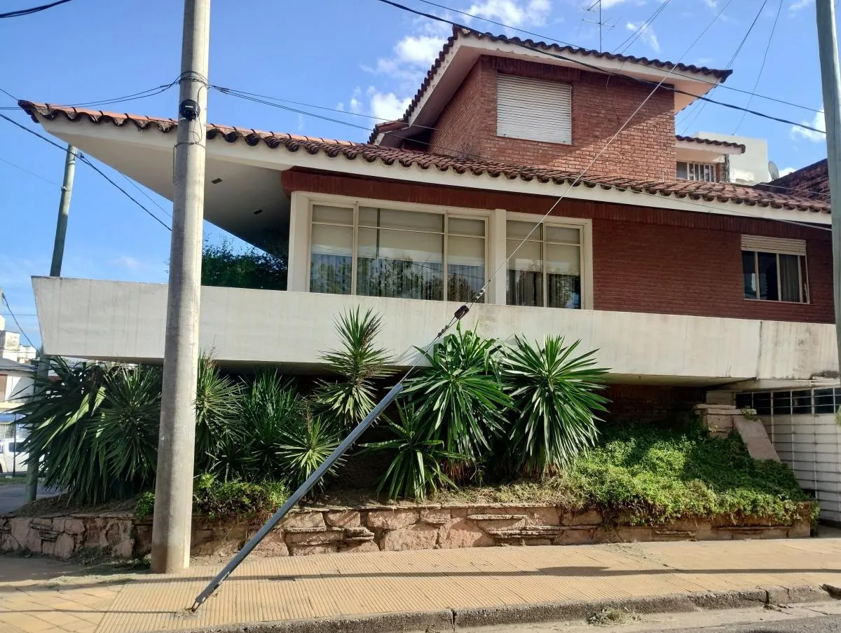 CASA EN VENTA - BARRIO PASO DE LOS ANDES