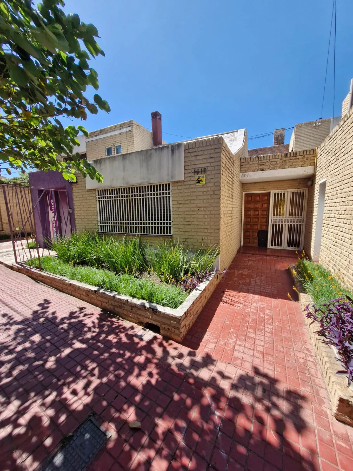 B CERRO DE LAS ROSAS - FRENTE A PARQUE LAS NACIONES VENTA CASA  5 DORMI