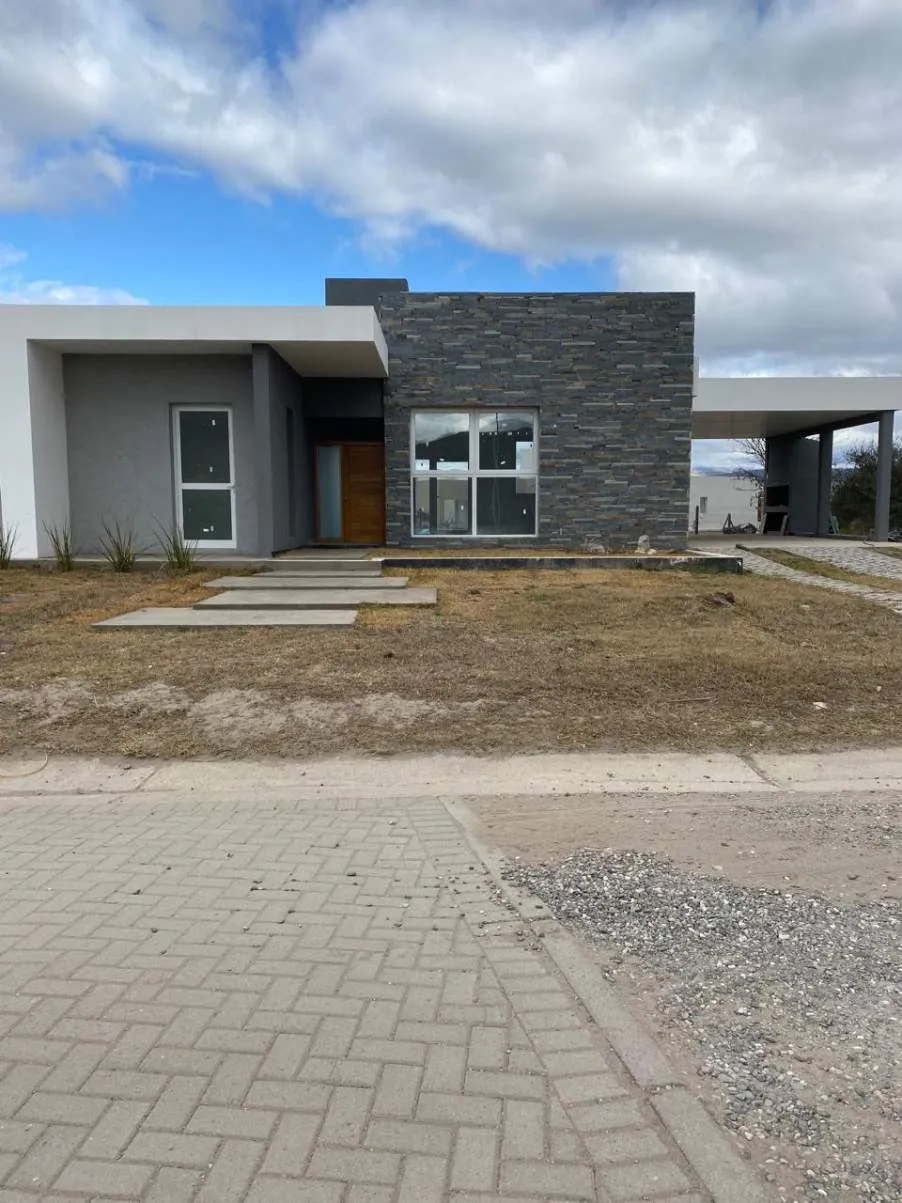 VENTA CASA EN COUNTRY CARLOS PAZ GOLF