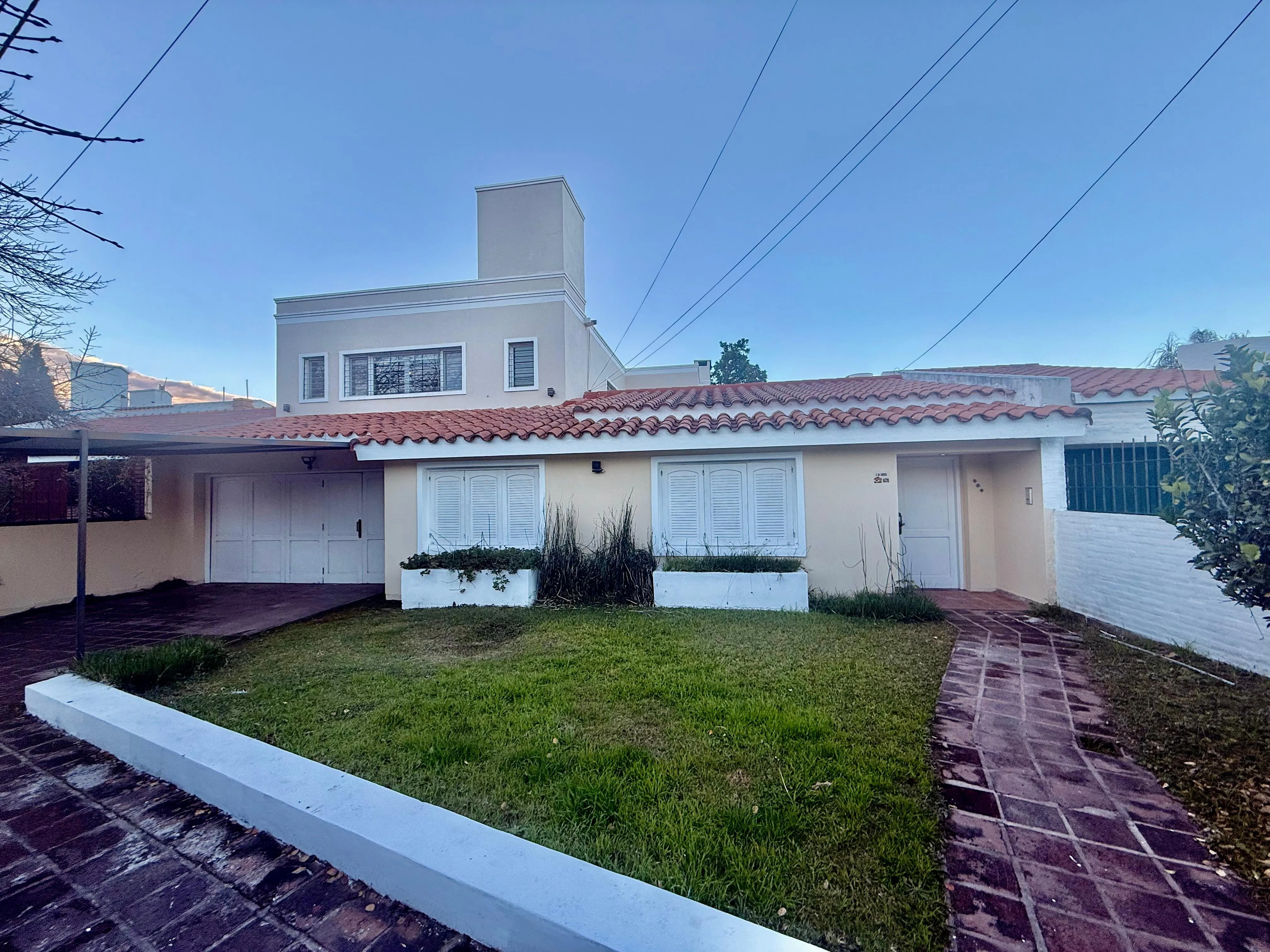 CASA EN VENTA CERRO DE LAS ROSAS 5 DORM CATEGORIA
