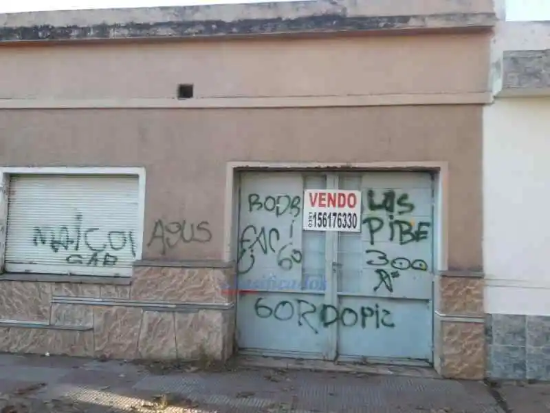 VENDO CASA A RECICLAR EN B°ALBERDI, AGUIRRE CAMARA ESQUINA HUMBERTO 1°, 120 M2