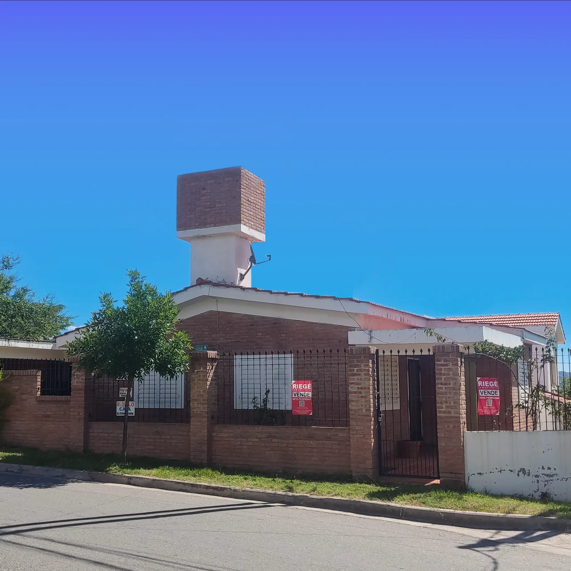 Se vende casa ubicada en c. Rivadavia 1220 mina clavero