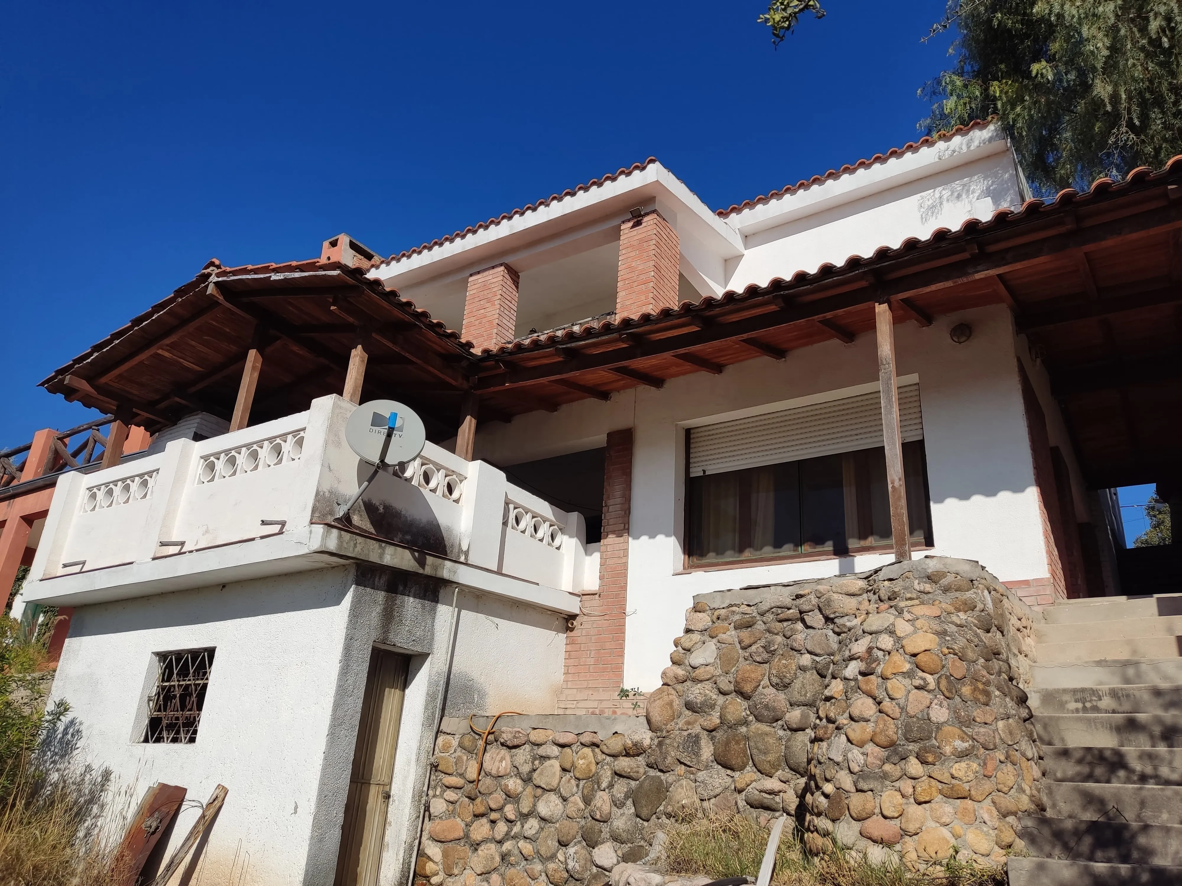 Se vende casa ubicada en Calle Urquiza. Bº Loma Hermosa Mina Clavero