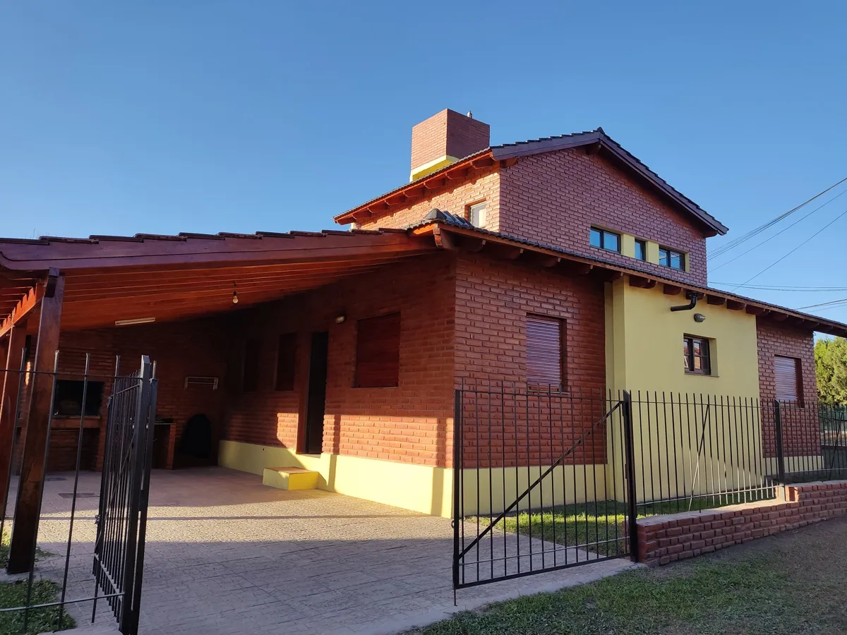 Se vende Casa en Calle Cruz del Eje y La Cumbre bº Santa Ana Mina Clavero