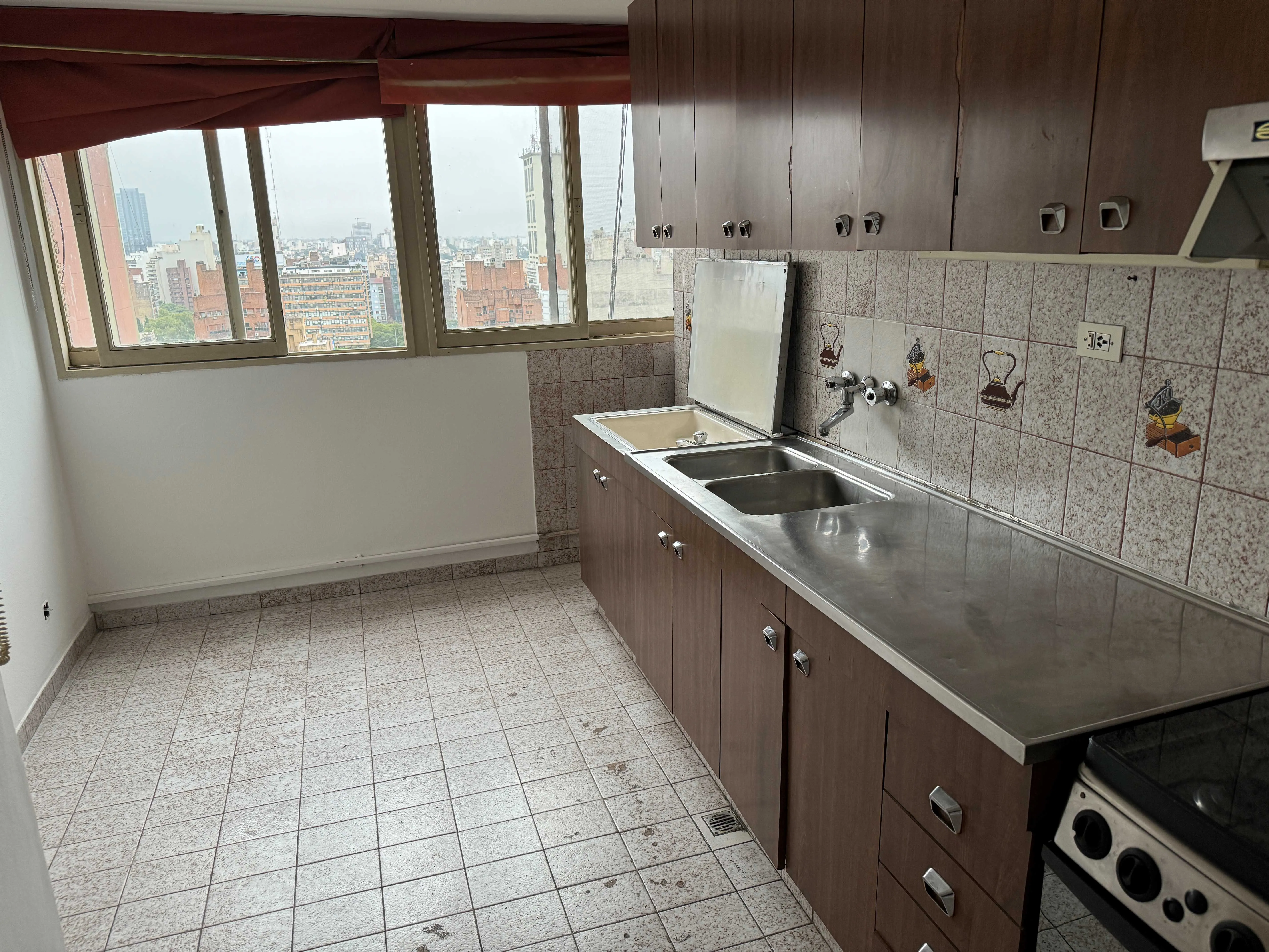 Bv. SAN JUAN 475 - DEPTO AMPLIO DE 3 DORM C/COCHERA.-