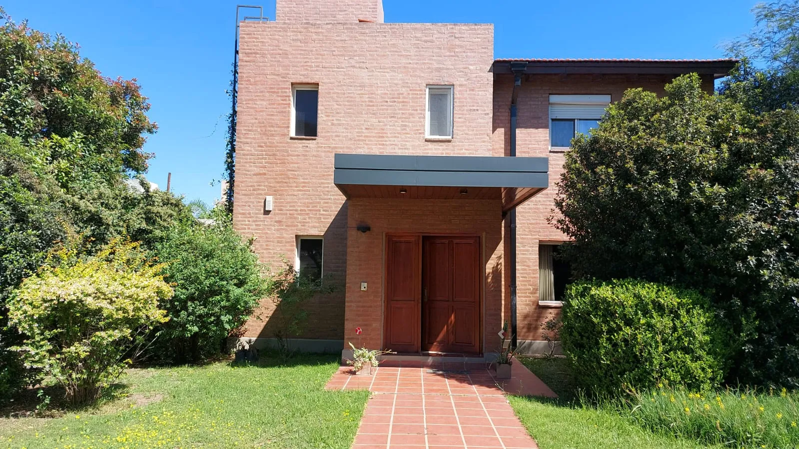 VALLE ESCONDIDO - DUEÑO VENDE - 3 Dorm. 3 baños Escritura