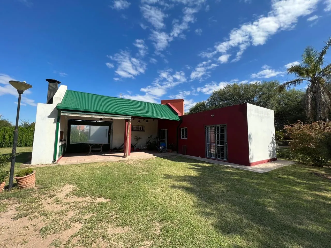 LOS ALGARROBOS BARRIO PRIVADO -CASA 2 DORMITORIOS CON AMPLIO TERRENO
