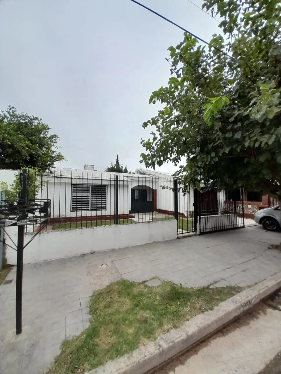 VENTA CASA CON PATIO GRANDE Y QUINCHO -  RESIDENCIAL SANTA ROSA