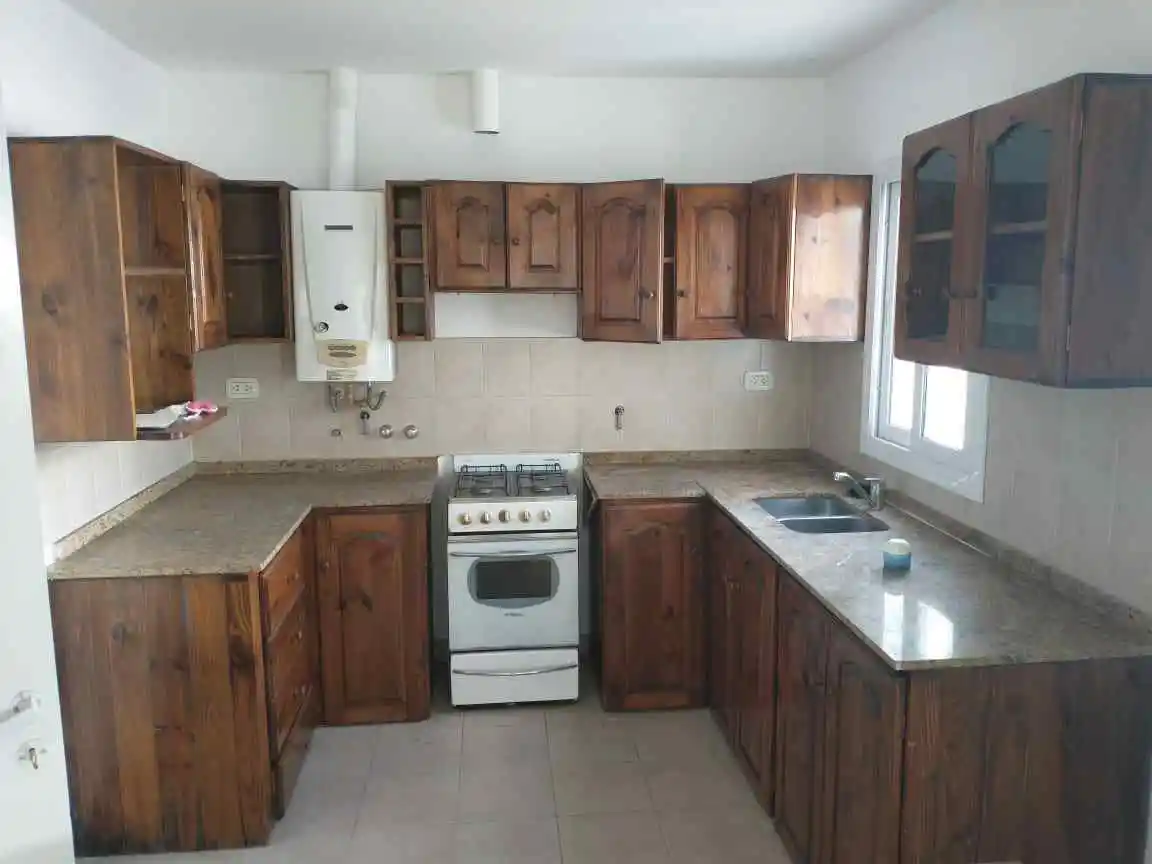 VENDE! B° SAN SALVADOR - 27 DE ABRIL 3816. CASA DE 3 DORM. CON PATIO Y PILETA!