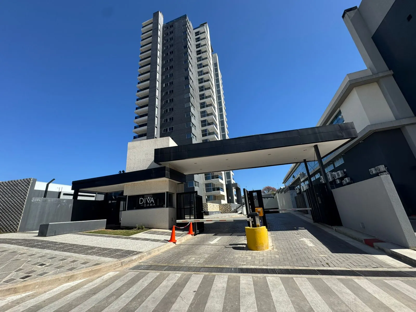VENTA DPTO 3 DORM COCHERA TORRE DIVA GAMA