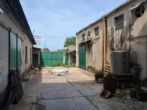 Galpón en Alquiler en Mataderos, CABA