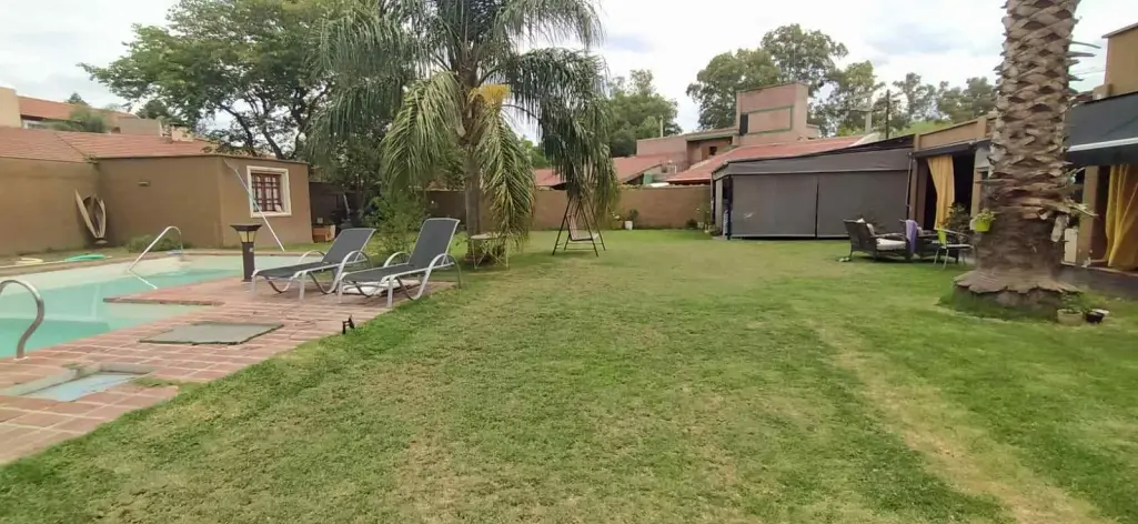 CASA 4 DOR 3 BÑ PISCINA 4 COCHERAS QUINCHO ASADOR