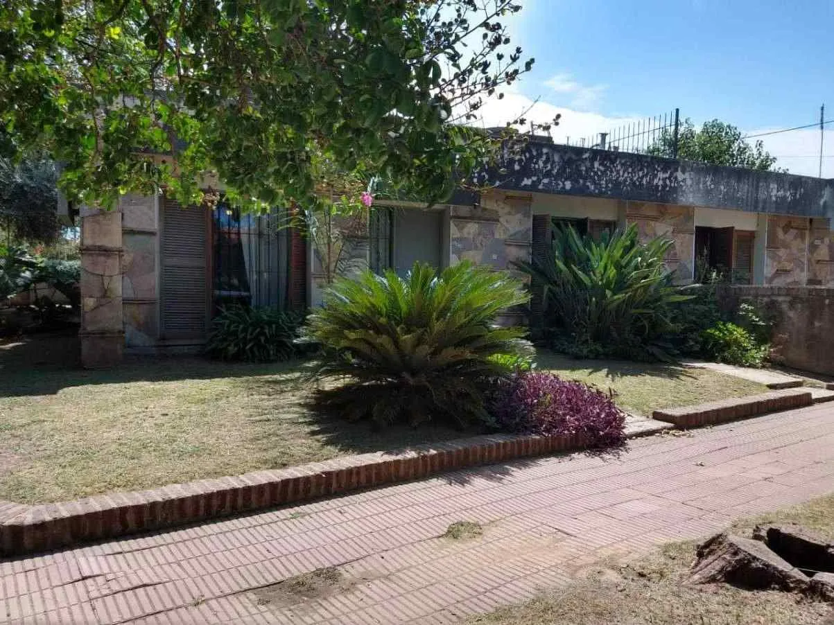 PARQUE VELEZ SARSFIELD CASA EN VENTA, DOS DORMITORIOS, PATIO