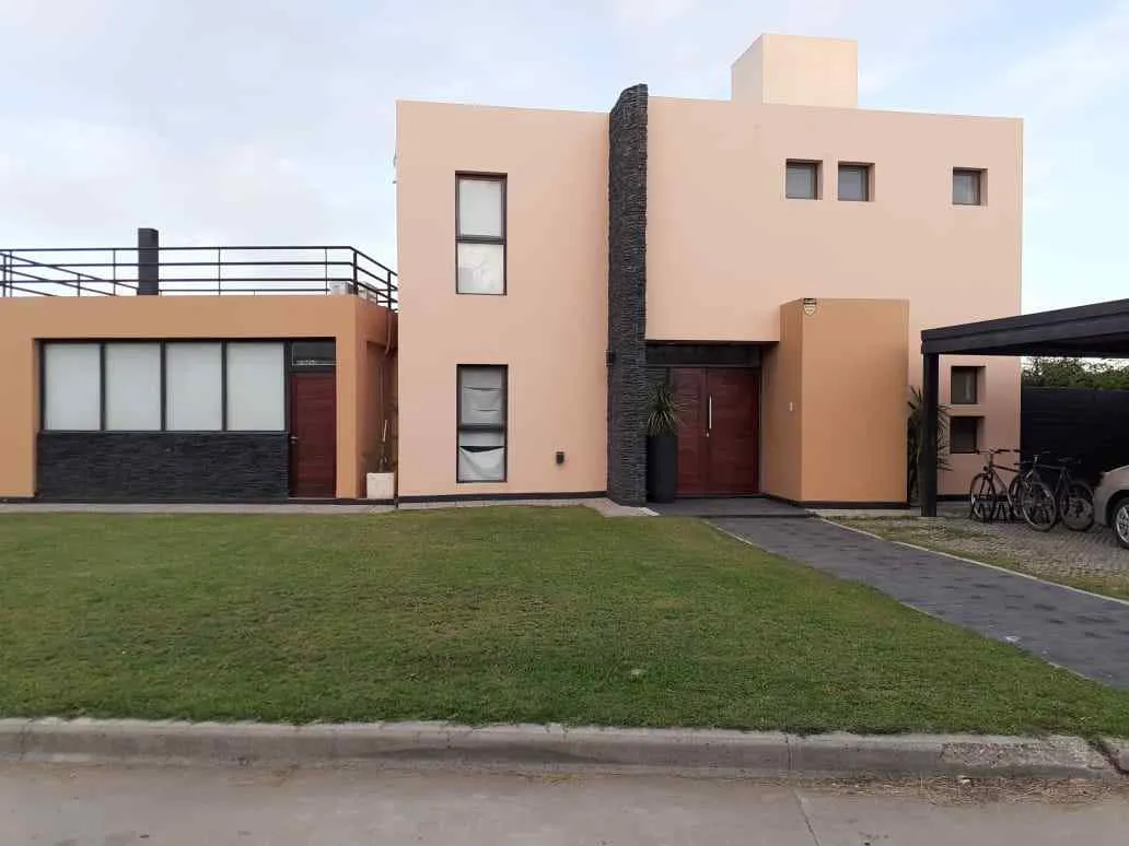 valle escondido ,muy completa 3 dorm  quincho y pileta