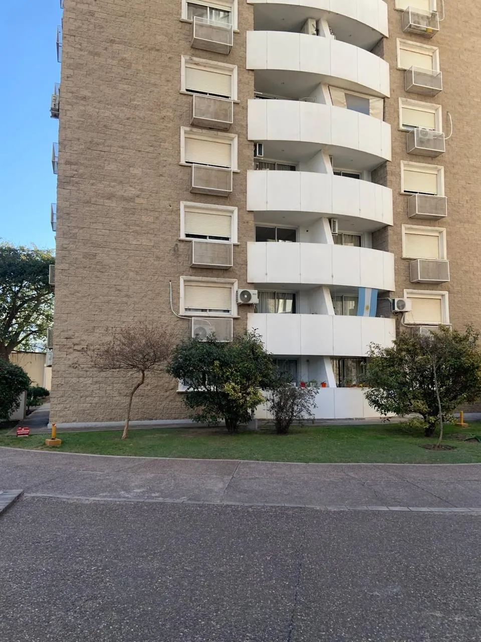 ALQUILO VILLASOL - DEPARTAMENTO CON BALCÓN