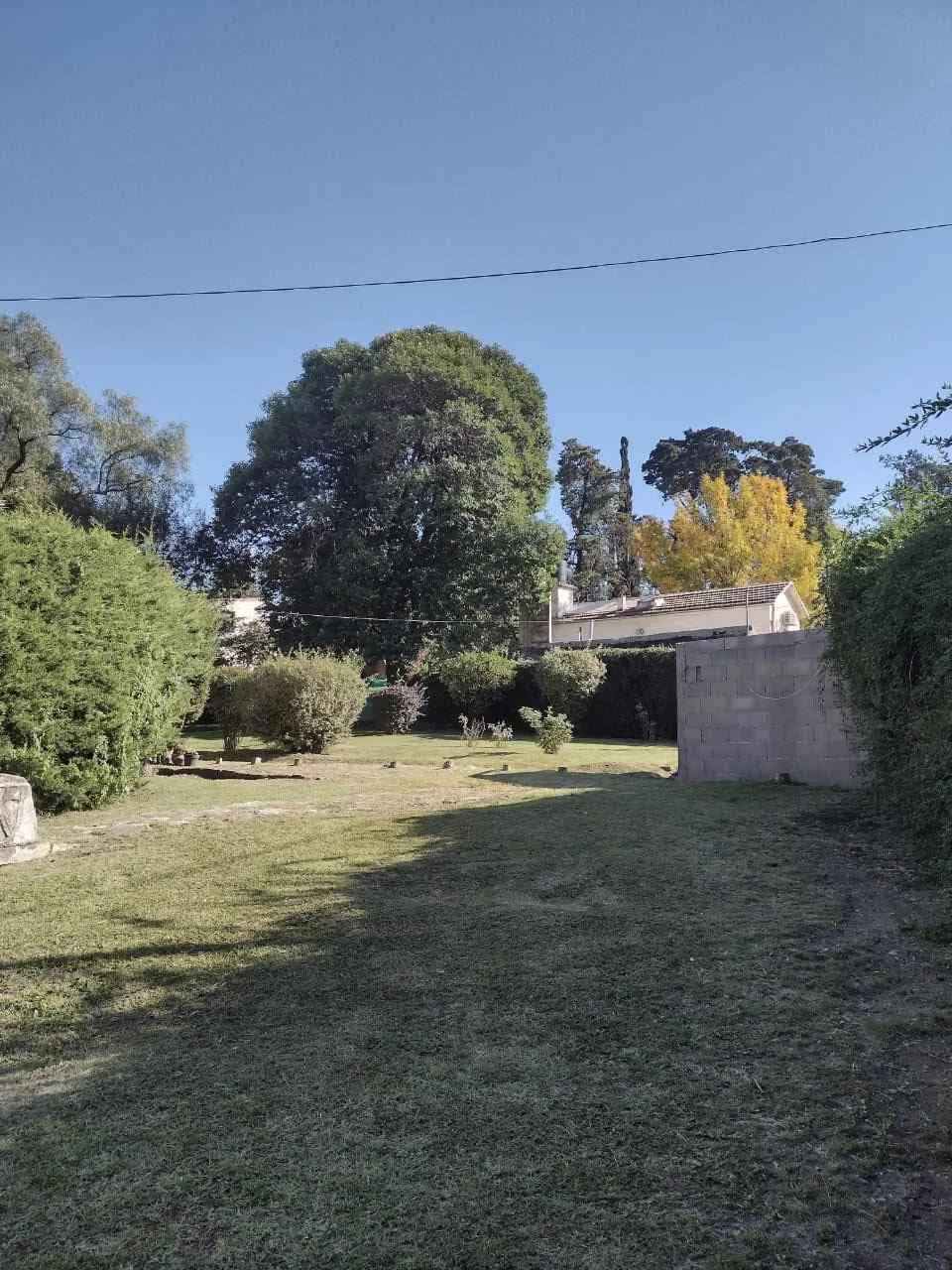 EXCELENTE UBICACION A MtS RUTA E 53 Y COSTANERA 2250 M2 CASA MAS TERRENO