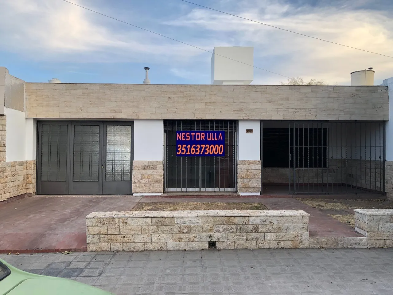 MATIENZO CASA DE 3 DORMITORIOS,COCHERAS,PATIO GIGANTE
