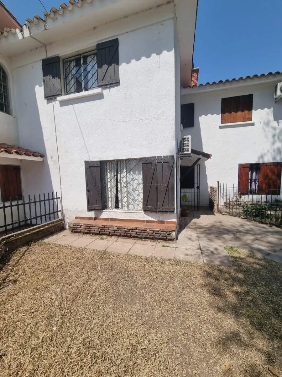 CON APPTO BANCOR APROBADO - CASA EN VENTA DE 2 DORM - VICOR