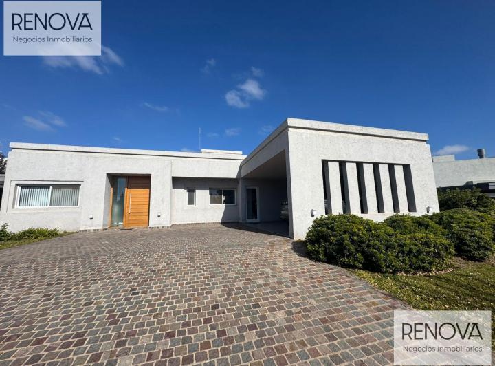Casa · 290m² · 10 Ambientes · 2 Cocheras