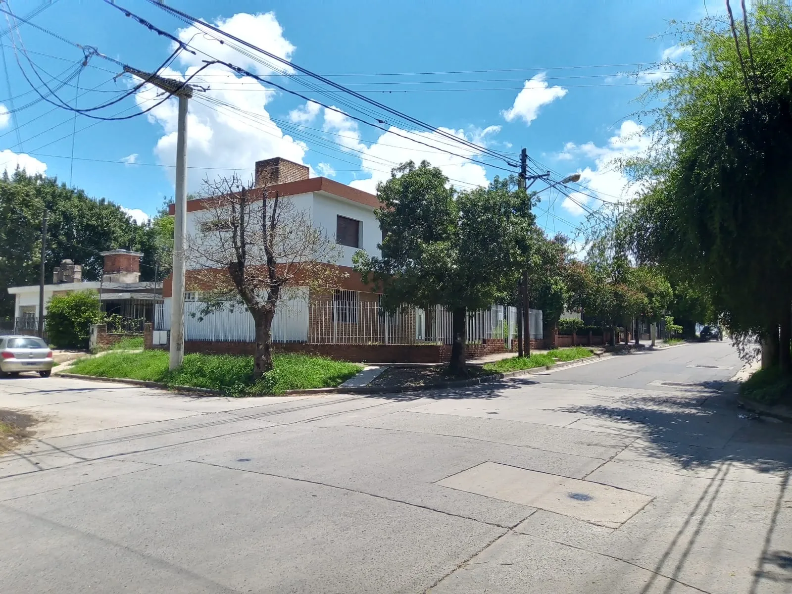 CASA EN VENTA 4 DORMITORIOS EN ARGÜELLO, CÓRDOBA "BAJÓ DE PRECIO"