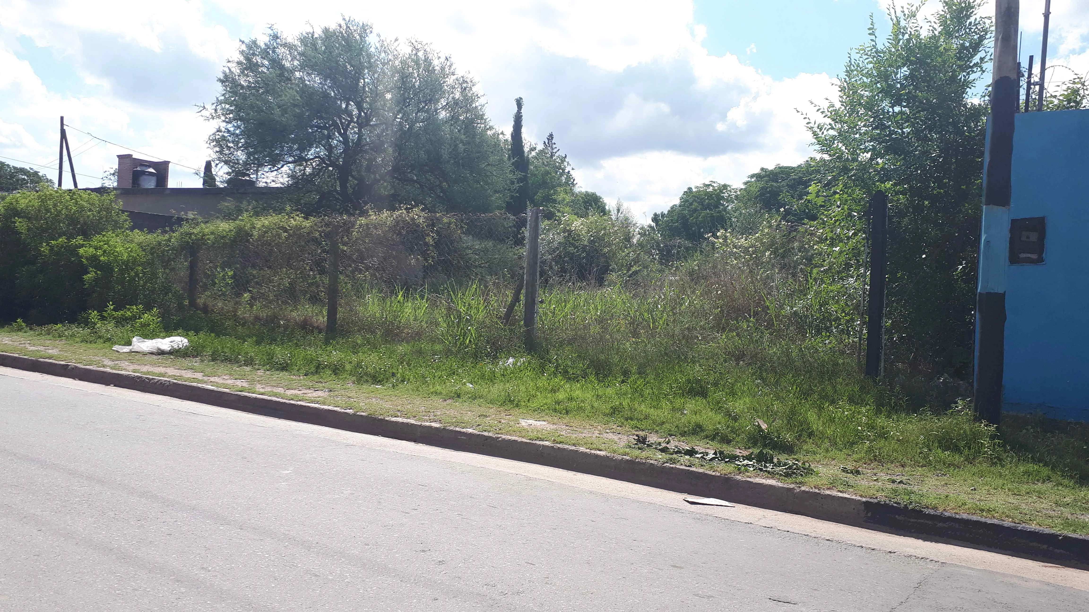 Lote de 1.000m2 en calle Tomas Garzon