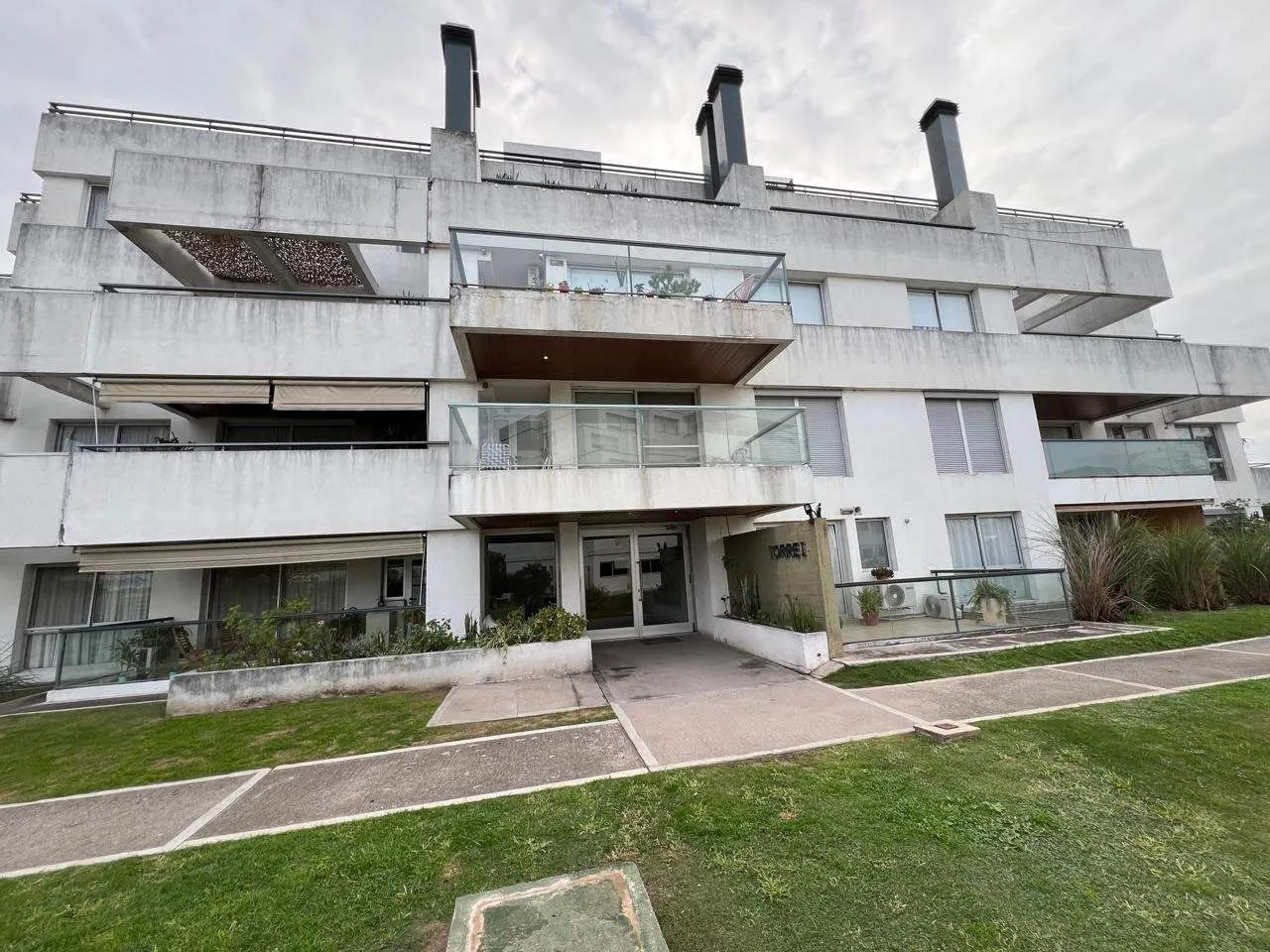 Departamento de 2 dormitorios y cochera en Terrazas de O Higgins