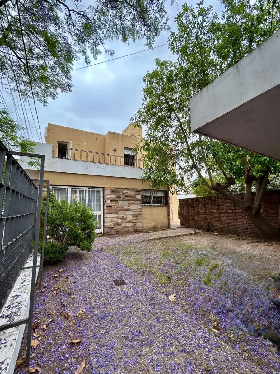 Venta de Casa con 4 Habitaciones. Corazón de San Vicente