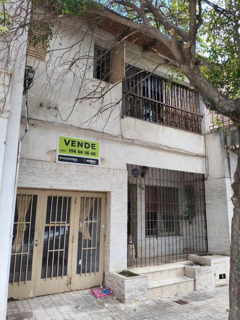 Casa En Guemes, Pegada A Nueva Córdoba