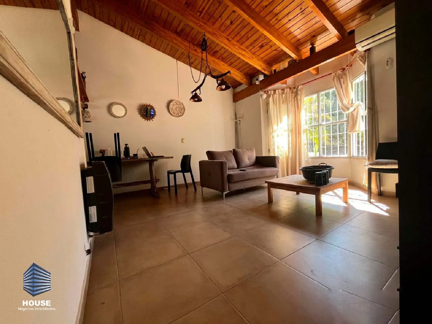 CASA  3 DORMITORIOS   DPTO 1 DORMITORIO EN VENTA  BARRIO POETA LUGONES APTA CRED...
