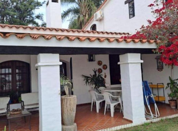 Casa · 180m² · 6 Ambientes · 2 Cocheras