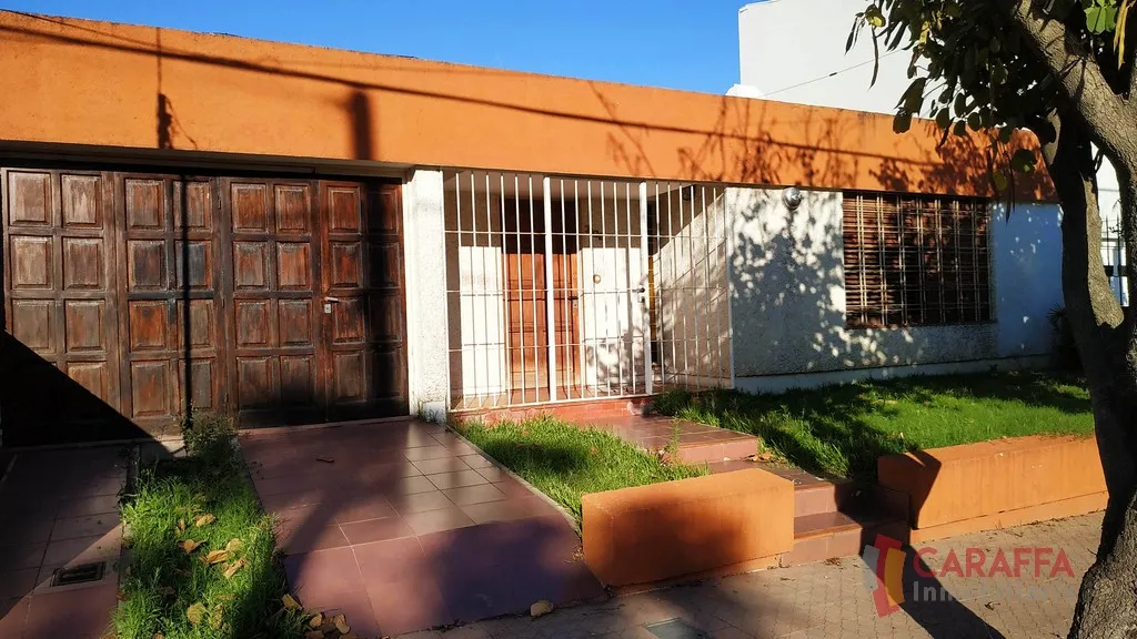 APTA CREDITO! LOMAS DE SAN MARTIN – CASA DE 4 DOR Y 4 BAÑOS HERMOSO ENTORNO