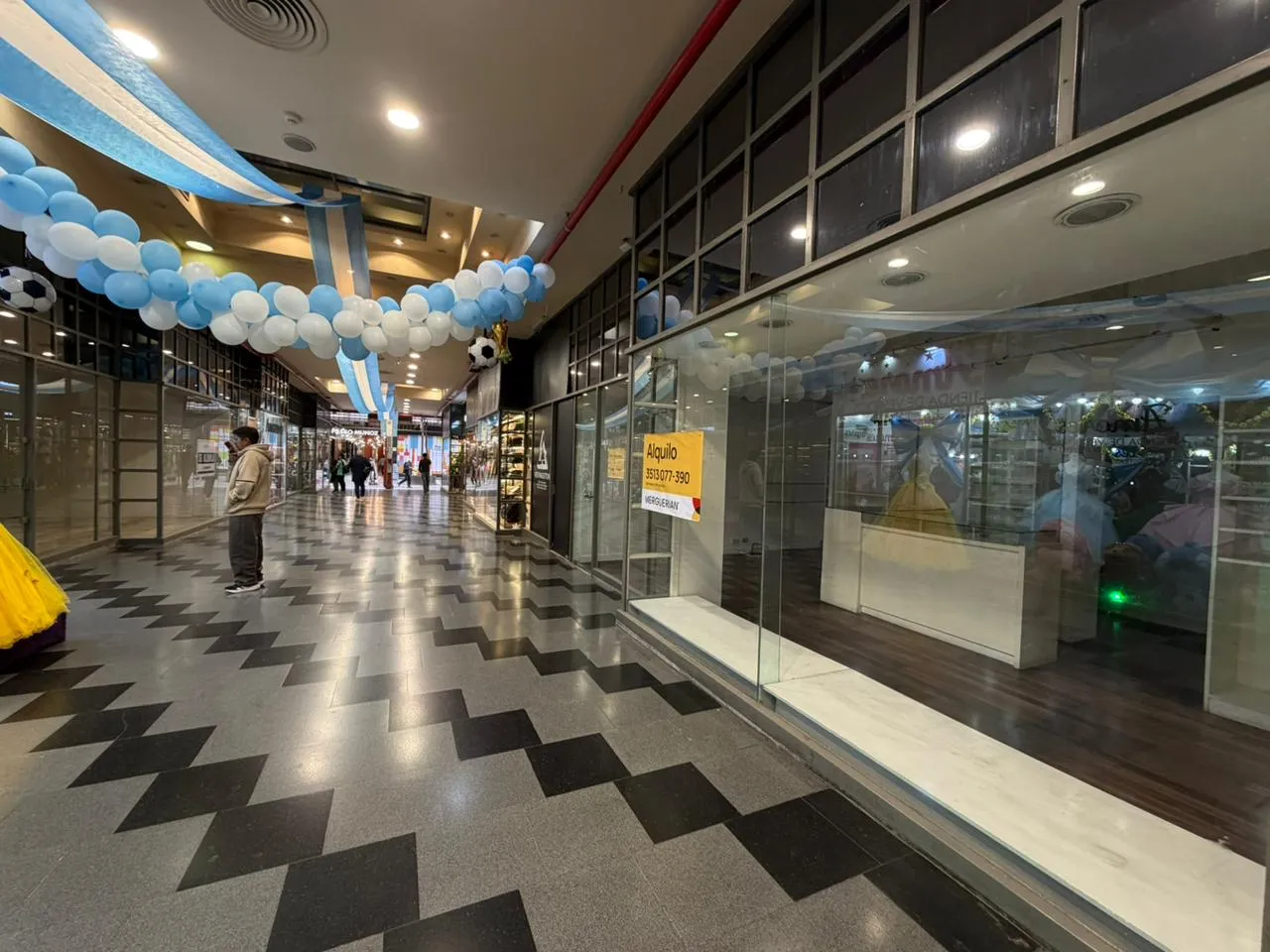 LOCAL GALERÍA PASEO LA ORIENTAL 60 M2