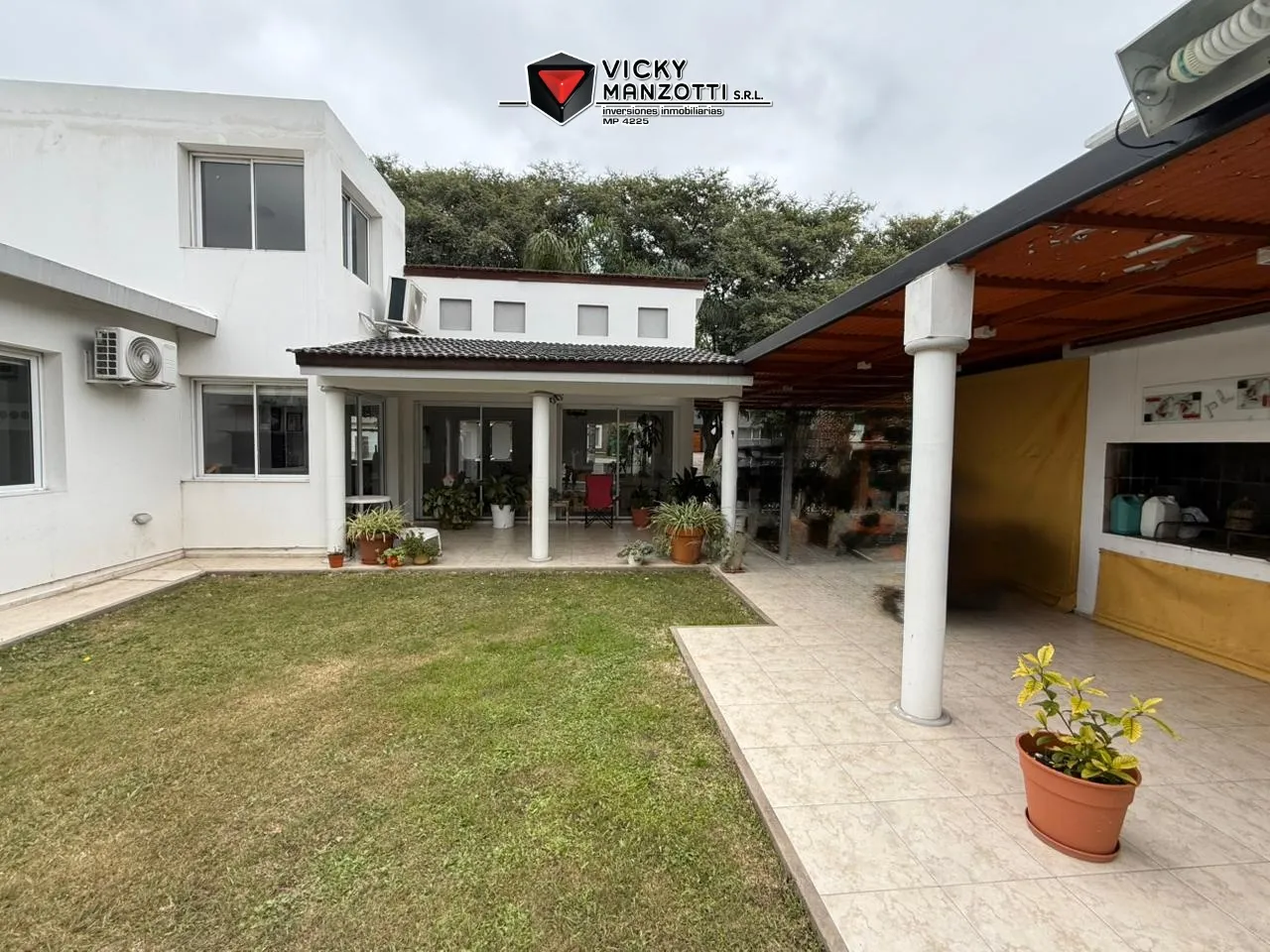 Amplia casa en Barrio Privado San Isidro - Villa Allende