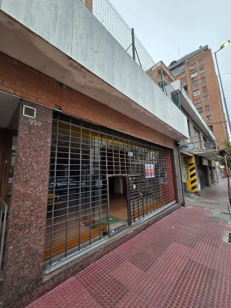 Gran Local en Alquiler en B Centro