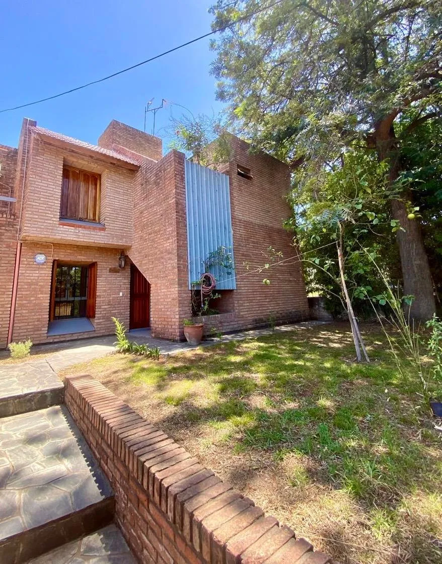 VENTA DUPLEX 3 DORM BARRIO ESCOBAR EXCELENTE UBICACIÓN